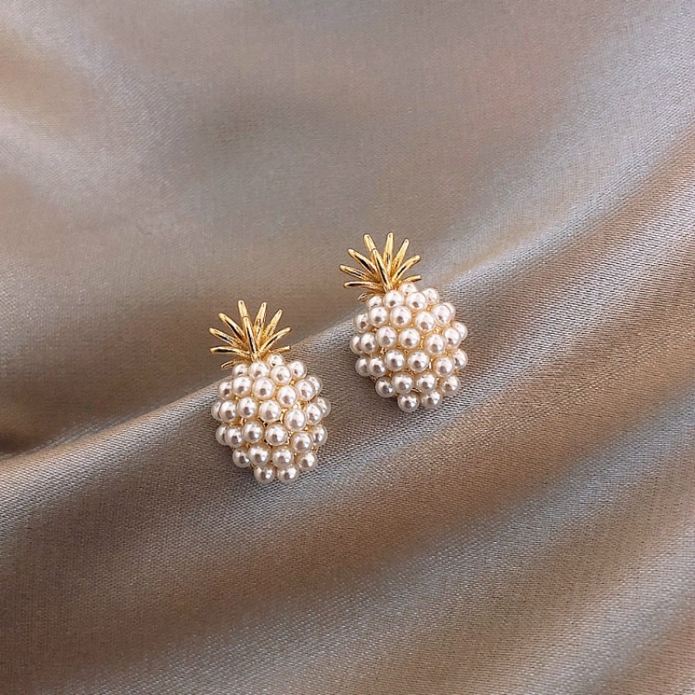 Gold pineapple earring with faux pearls